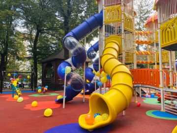 Loc de joacă modern, pentru 150 de copii, finalizat în Parcul Central Suceava