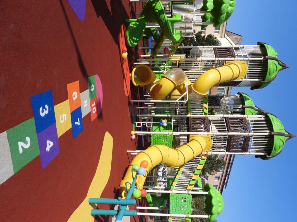 Noul loc de joacă de 1000 de mp în care se pot juca 165 de copii simultan, inaugurat vineri, în Burdujeni