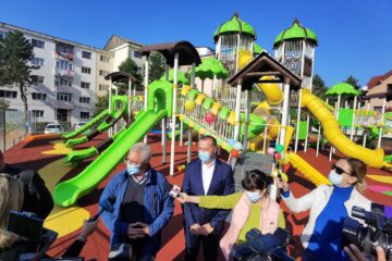 Noul loc de joacă de 1000 de mp în care se pot juca 165 de copii simultan, inaugurat vineri, în Burdujeni