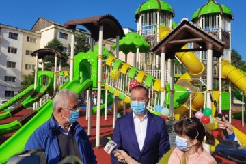 Noul loc de joacă de 1.000 de mp în care se pot juca 165 de copii simultan, inaugurat vineri, în Burdujeni