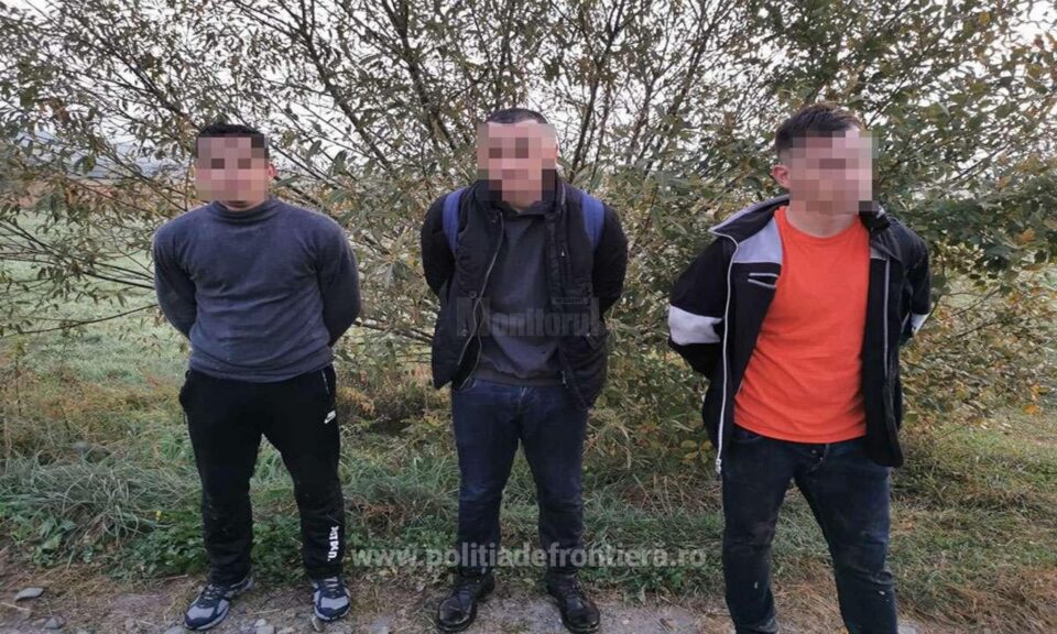Migranți africani, care au intrat ilegal în România, reținuți la Vicovu de Sus