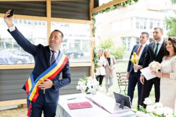 Viceprimarul Lucian Harșovschi a oficiat căsătoria a 19 cupluri care și-au unit destinele în preajma alegerilor locale