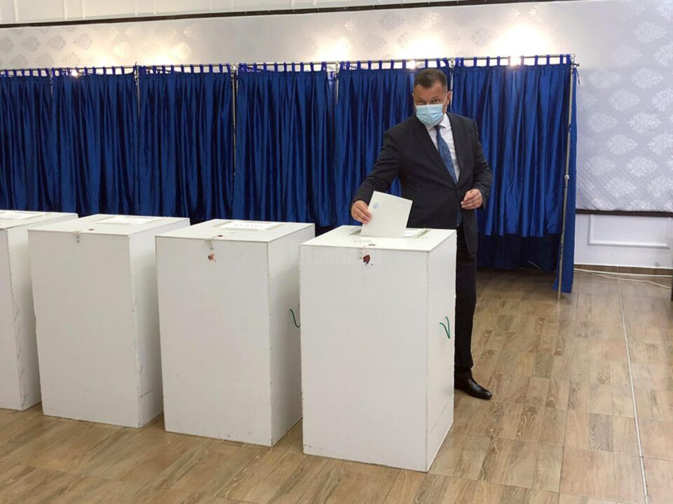 Ioan Bogdan Codreanu a votat pentru ca județul Suceava să recupereze cei 30 de ani pierduți până în prezent Ioan Bogdan Codreanu a votat pentru ca județul Suceava să recupereze cei 30 de ani pierduți până în prezent