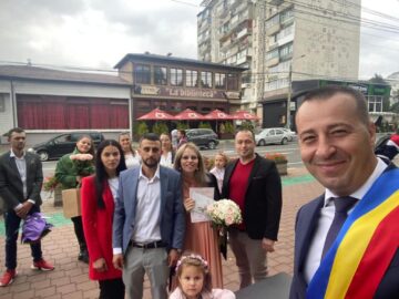 Viceprimarul Lucian Harșovschi a oficiat căsătoria a 19 cupluri care și-au unit destinele în preajma alegerilor locale