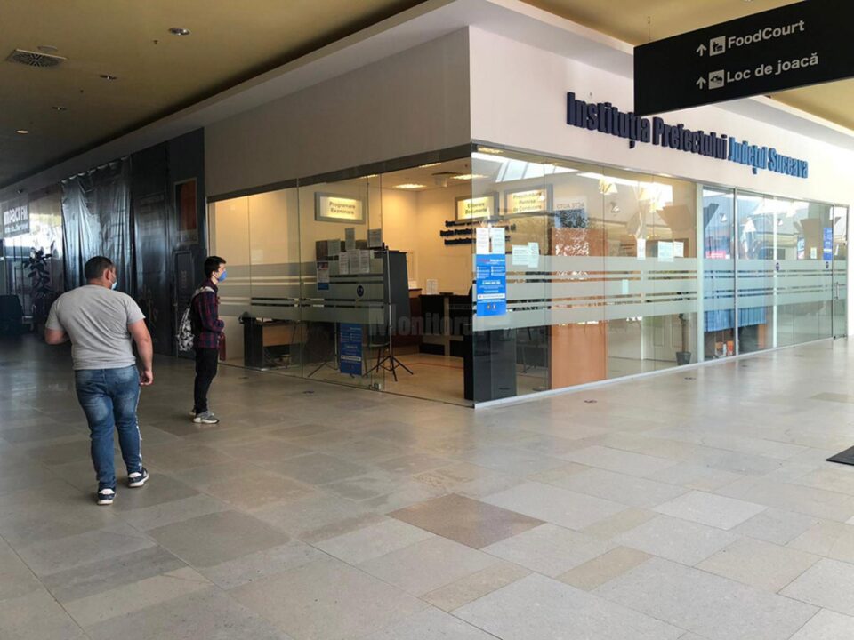 De la 1 octombrie, pentru permisele de conducere și înmatricularea vehiculelor nu se mai poate plăti la ghișeu