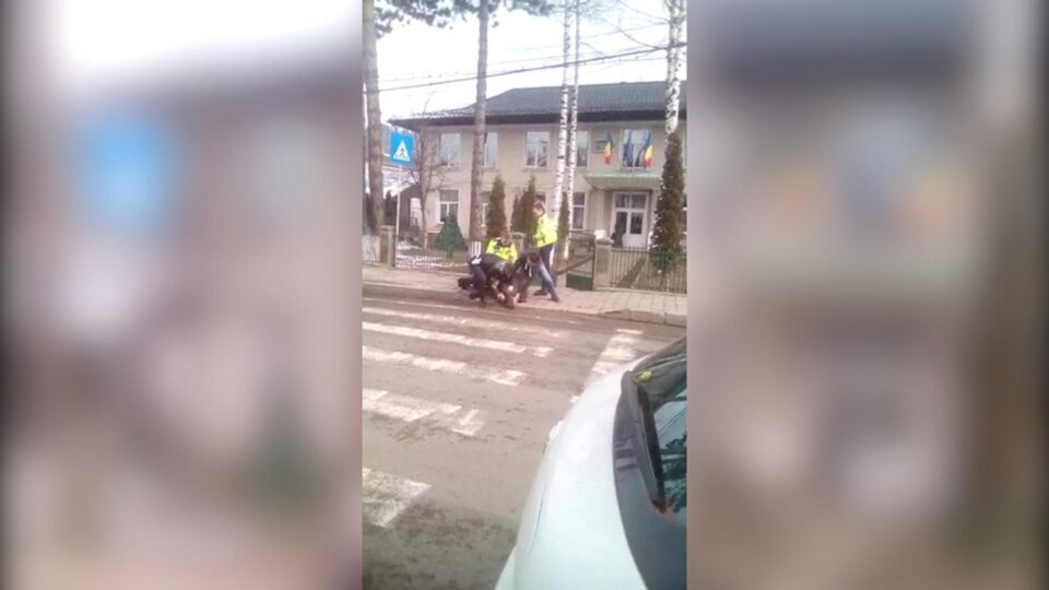 Momentul încătușării celor doi