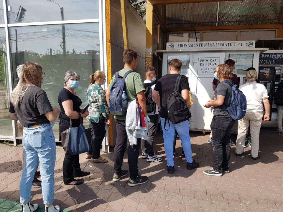 Punct de distribuție abonamentelor TPL în stația Centru