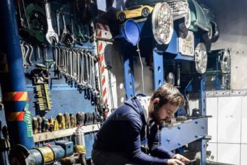 Tânărul ar putea lucra deocamdată într-un service auto-moto
