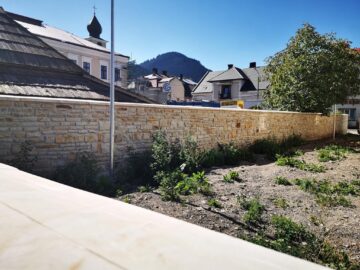 Coroana imperială va fi remontată pe fațada Muzeului ”Arta Lemnului” din Câmpulung Moldovenesc