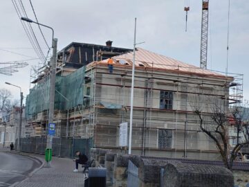 Coroana imperială va fi remontată pe fațada Muzeului ”Arta Lemnului” din Câmpulung Moldovenesc