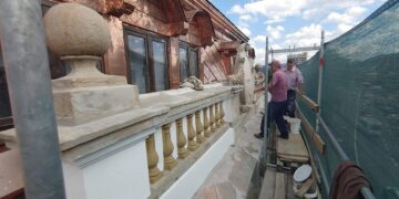 Coroana imperială va fi remontată pe fațada Muzeului ”Arta Lemnului” din Câmpulung Moldovenesc