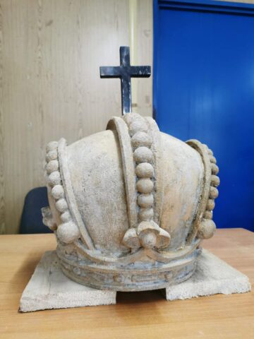 Coroana imperială va fi remontată pe fațada Muzeului ”Arta Lemnului” din Câmpulung Moldovenesc