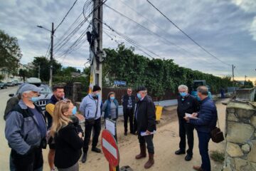 Strategia de modernizare a cartierului Laniște, discutată cu locuitorii din zonă, la intrarea pe strada Traian Popovici, unde au început lucrările