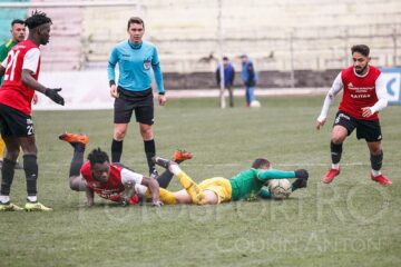 În duelurile dintre Șomuz și Foresta se joacă cu multă ambiție. Foto: Codrin Anton (FotoSport)