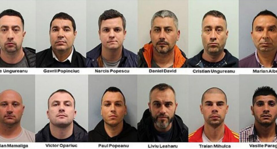 Membrii grupării de hoți de cărți rare
