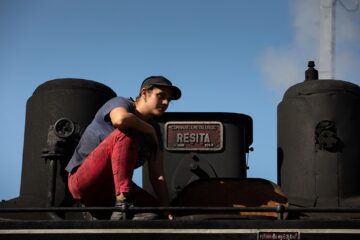 Povestea Dianei, fata care a plimbat mii de turiști cu mocănița de la Moldovița. Foto: Ema Motrescu