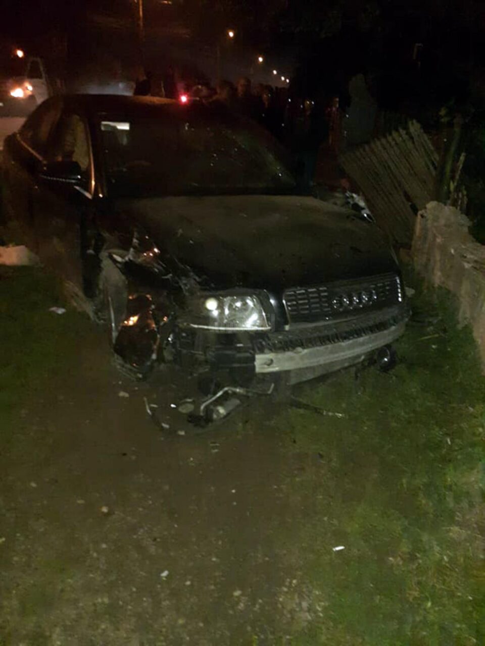 Șoferul în vârstă de 20 de ani al autoturismului Audi A4 a ajuns la spital