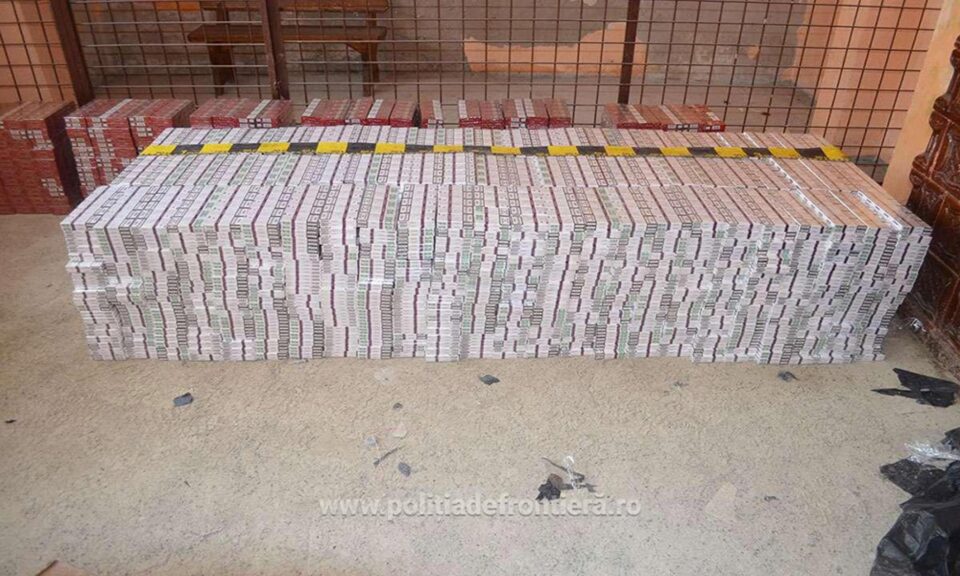Țigări de peste 40.000 de euro și un autoturism, capturate în zona de munte