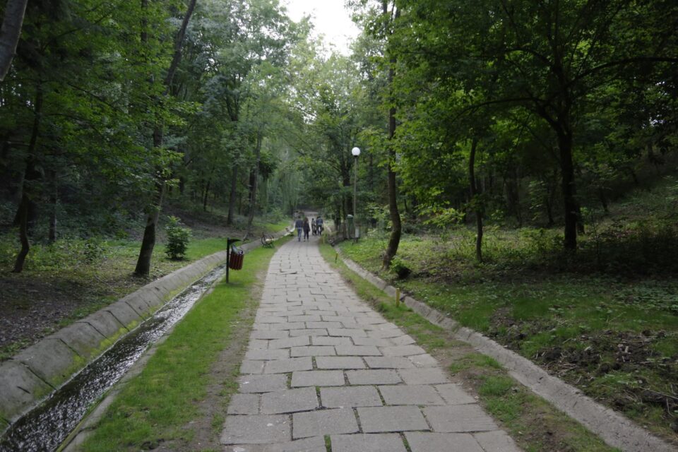 Parcul Șipote intră în reparații la alei si iluminat public
