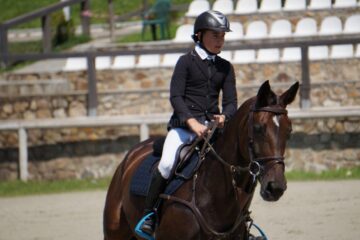 Ștefan Costec alături de calul Elena