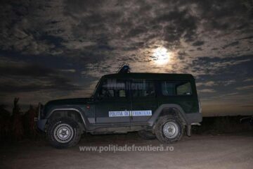 Migranți din nordul Africii, surprinși de polițiștii de frontieră, după ce intraseră ilegal în România
