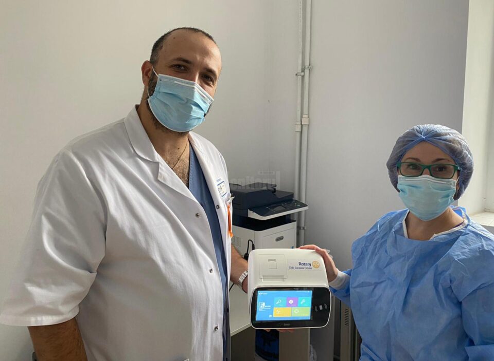 Analizator pentru determinarea markerilor cardiaci, infecțioși și renali, donat Spitalului Județean Analizator pentru determinarea markerilor cardiaci, infecțioși și renali, donat Spitalului Județean