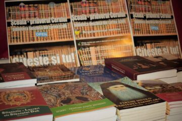 „Școala – pridvorul Cerului, biblioteca deschisă din curtea școlii”