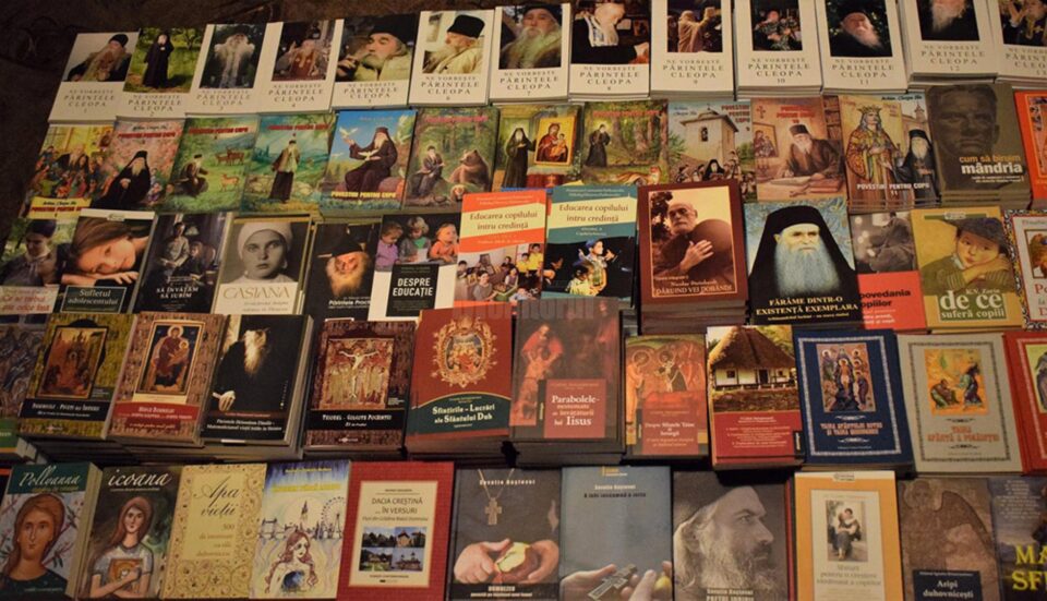 2.000 de cărți au ajuns în școlile sucevene, în cadrul proiectului „Școala – pridvorul Cerului, biblioteca deschisă din curtea școlii”