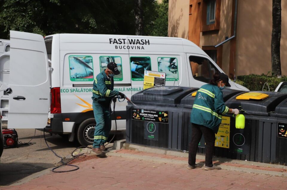 Igienizarea și dezinfecția platformelor moderne de colectare a deșeurilor menajere continuă în municipiul Suceava, în scopul prevenirii și combaterii coronavirusului