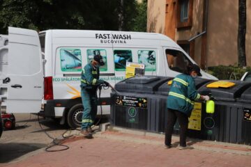 Igienizarea și dezinfecția platformelor moderne de colectare a deșeurilor menajere continuă în municipiul Suceava, în scopul prevenirii și combaterii coronavirusului