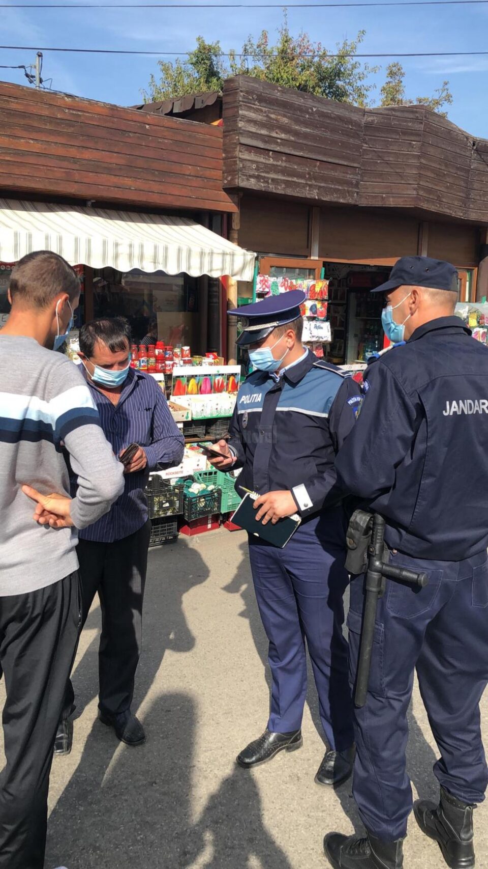 Polițiștii au aplicat sancțiuni în valoare de 4.000 de lei