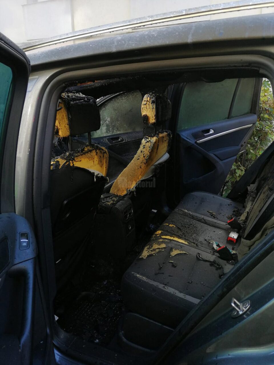 VW Tiguan, distrus de flăcări în cartierul Zamca