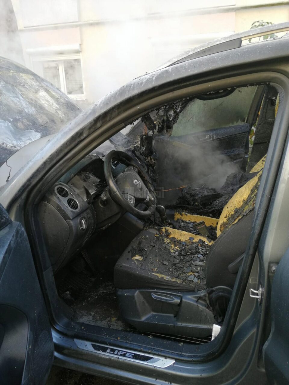 VW Tiguan, distrus de flăcări în cartierul Zamca