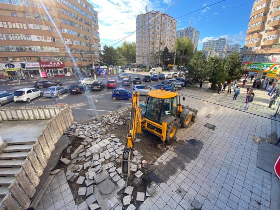 Lucrările de refacere a treptelor și aleilor aferente se desfășoară în trei zone ale Sucevei Lucrările de refacere a treptelor și aleilor aferente se desfășoară în trei zone ale Sucevei