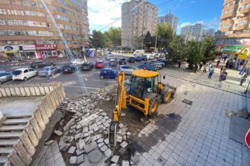 Lucrările de refacere a treptelor și aleilor aferente se desfășoară în trei zone ale Sucevei