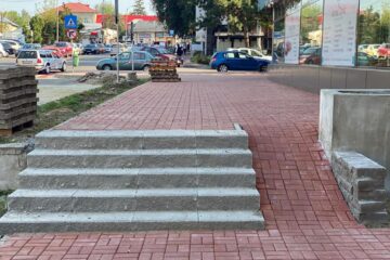 Lucrările de refacere a treptelor și aleilor aferente se desfășoară în trei zone ale Sucevei