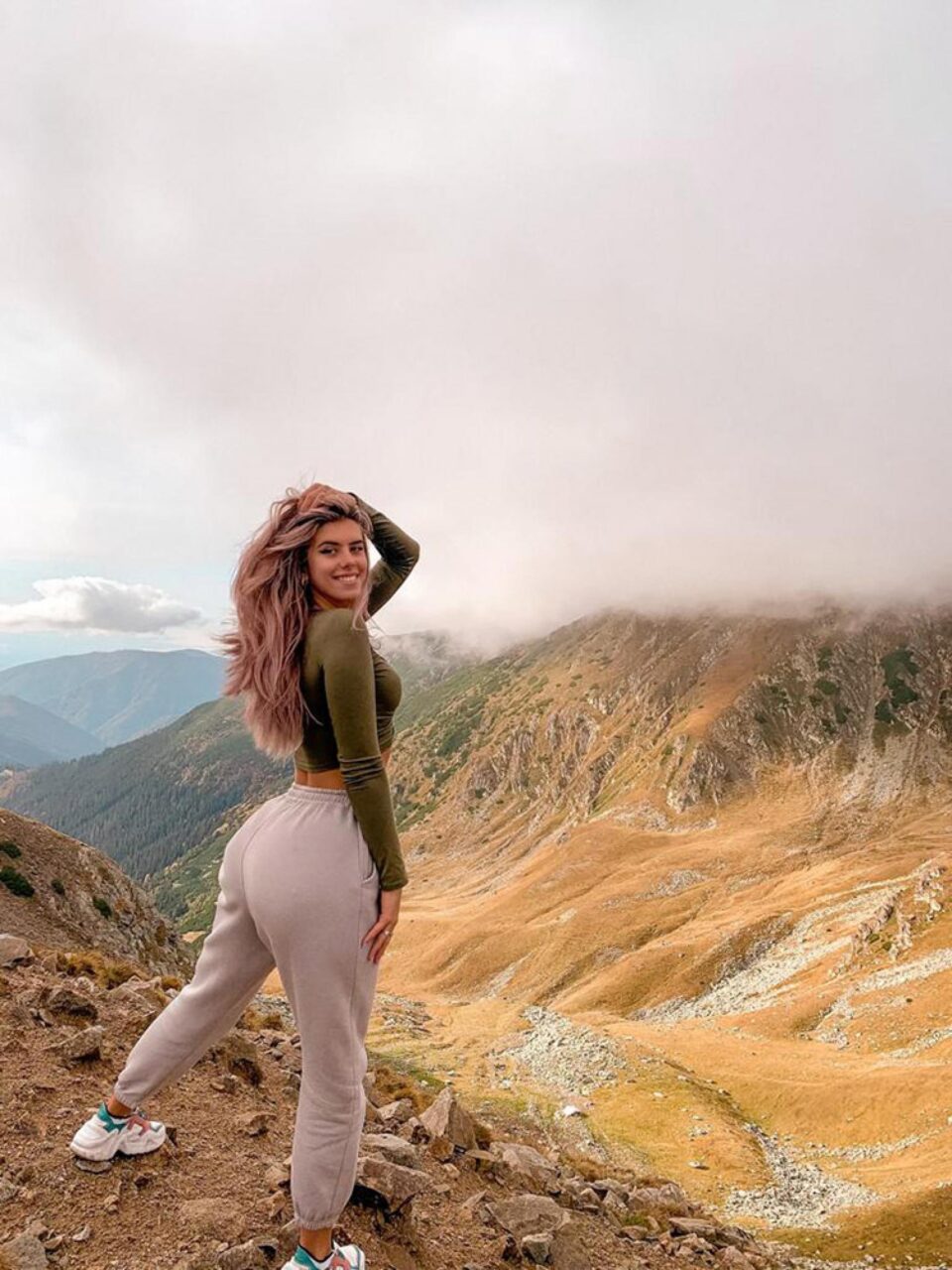 Diana Nicoleta Pălimariu a ajuns în semifinala Miss Universe România și se numără printre favoritele publicului pentru finală