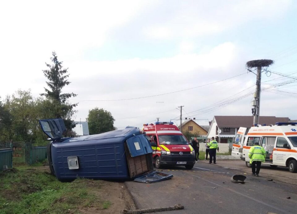 Patru minori și trei adulți, implicați într-un accident produs în comuna Satu Mare