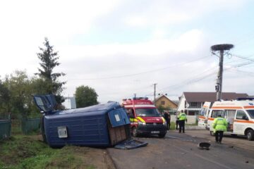 Patru minori și trei adulți, implicați într-un accident produs în comuna Satu Mare