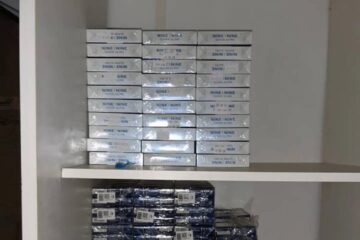 Cu ocazia perchezițiilor au fost descoperite și ridicate aproape 9.000 de pachete de țigări de contrabandă