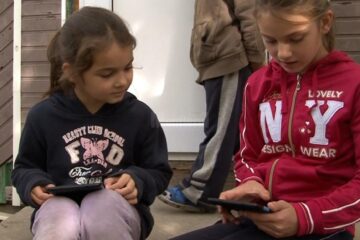 Elevii școlii din Dumbrăveni au primit 200 de tablete