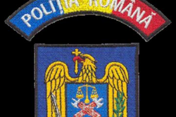 La fața locului, polițiștii au găsit trei persoane care aveau sacoșe cu haine