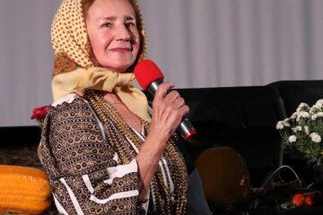 La sfârșitul proiecției filmului „Ochi de urs” de la Gura Humorului, Sofia Vicoveanca i-a încântat pe cei prezenți cu muzica bine cunoscută