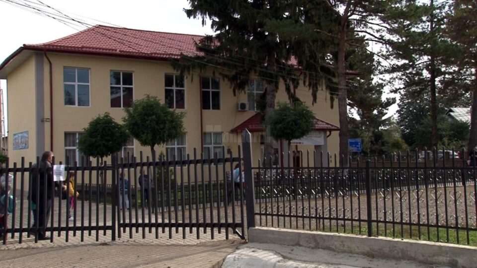 Elevii școlii din Dumbrăveni au primit 200 de tablete