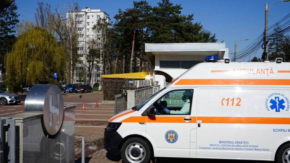 Femeia a fost preluată de o ambulanță