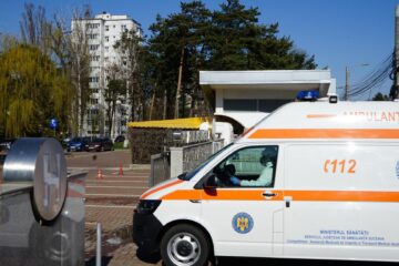 Femeia a fost preluată de o ambulanță