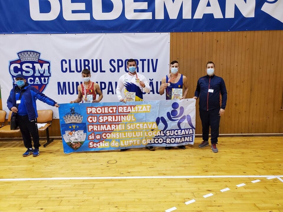 Antrenorii Andrei Bolohan și Daniel Ciobotaru alături de cei trei medaliați