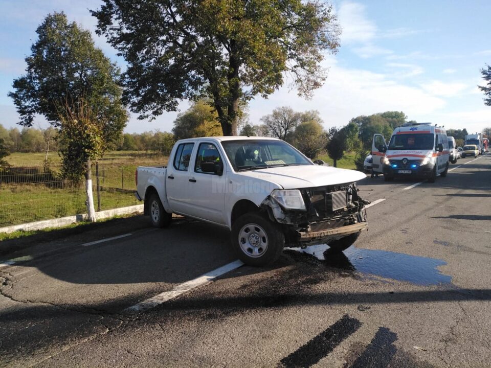 Două persoane rănite, în urma ciocnirii a două mașini la Vicovu de Jos