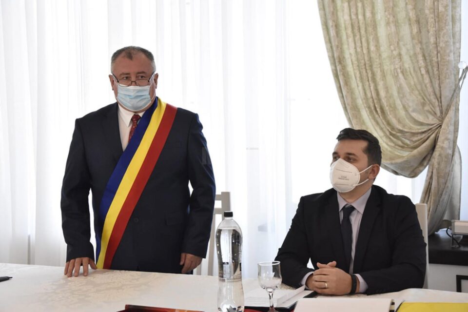 Gheorghe Fron a depus jurământul pentru al treilea mandat consecutiv de primar în Cornu Luncii