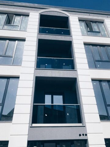 Balustrade din sticlă cu performanțe de siguranță și eleganță de la Gridoma